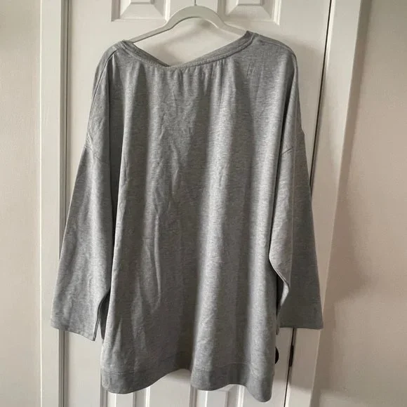 New Rae Dunn Gray Plus Size Mom Life Sweatshirt 3X and Cozy Socks - Picture 8 of 12